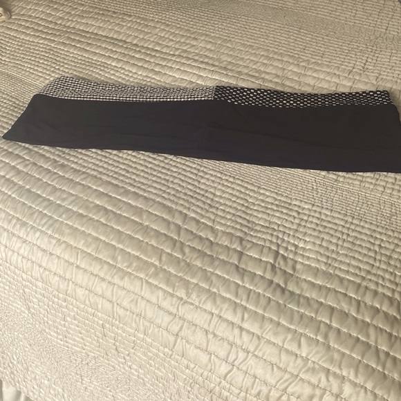 Black and White Patterned Tunic-Size L - Picture 8 of 12